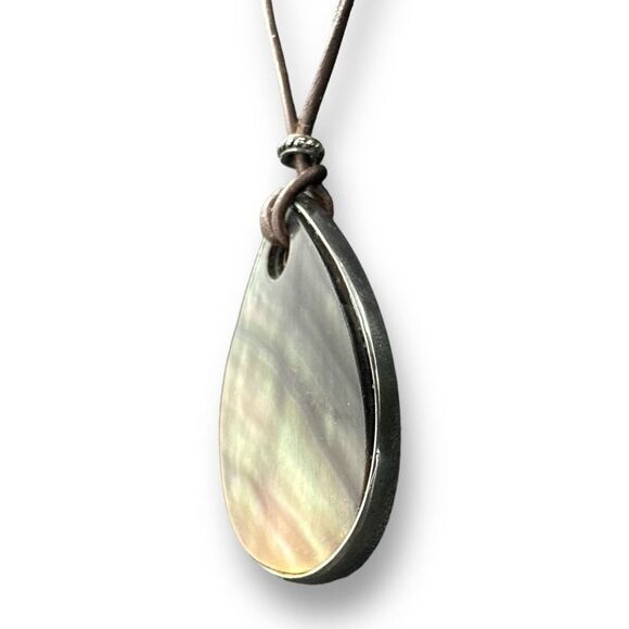 Monet Mother Of Pearl Tear Drop Pendant Leather Cord Lobster Claw Clasp 16" - Picture 4 of 7